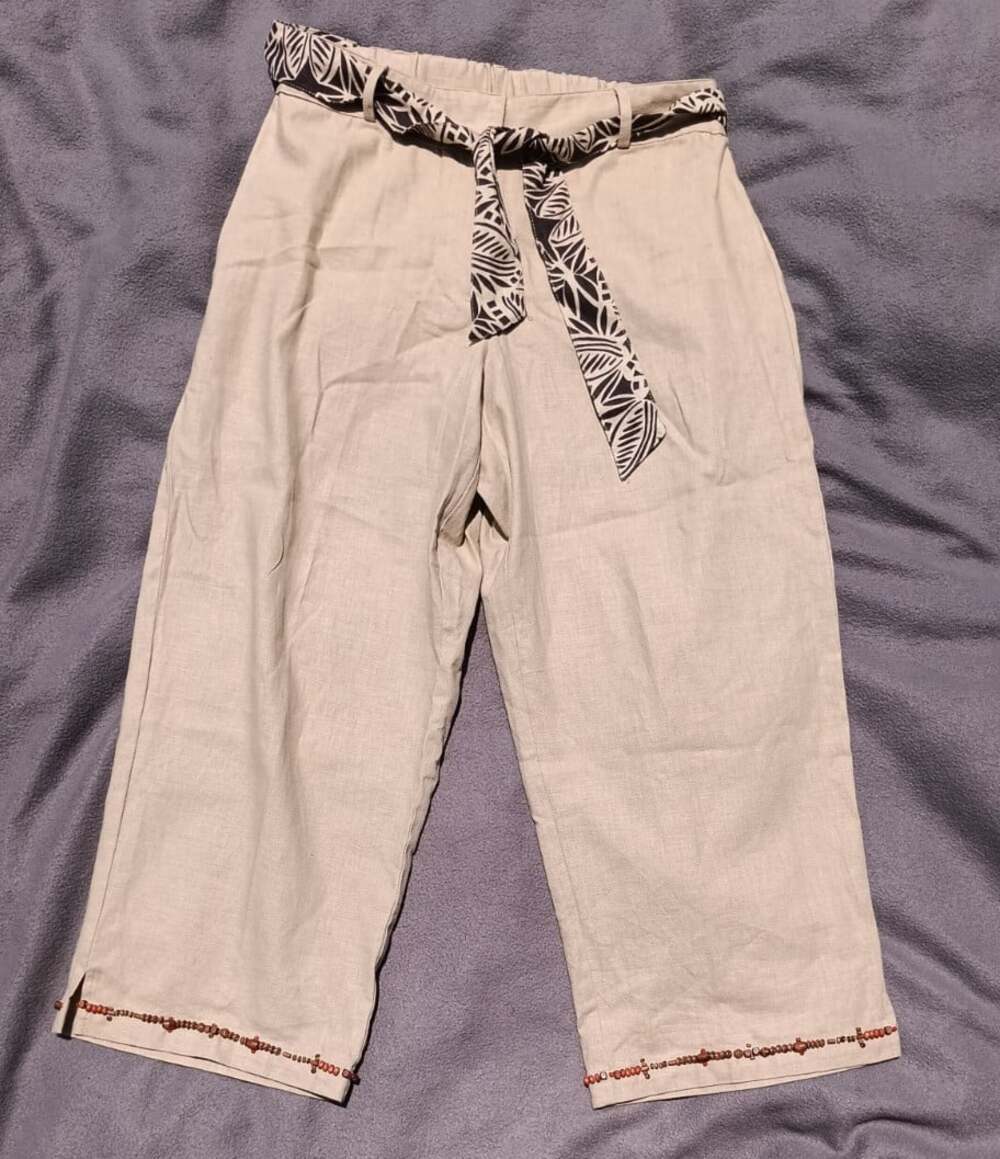 Onque Casuals Linen Blend Beaded Hem Capri Lagenlook Beachy Neutral Medium
